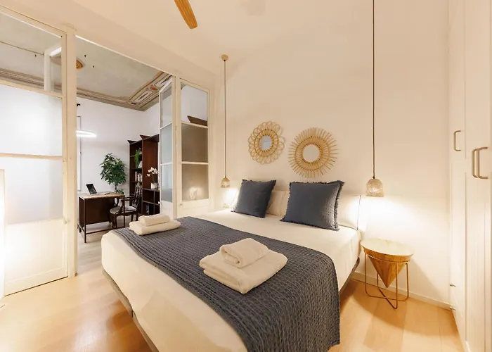 Bravissimo Placa Del Vi, Authentic Historic Apartment