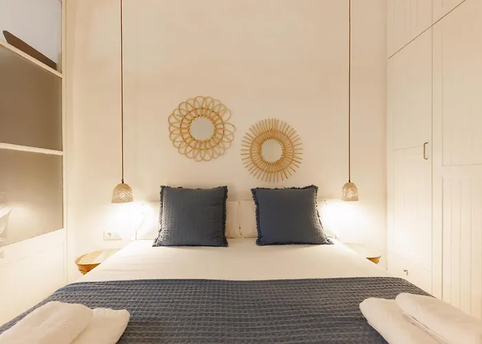 Bravissimo Placa Del Vi, Authentic Historic Apartment *